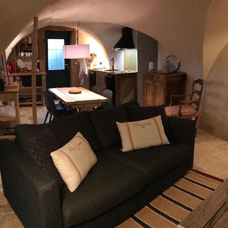 La Suite Lou Le Noyer  Εξωτερικό φωτογραφία